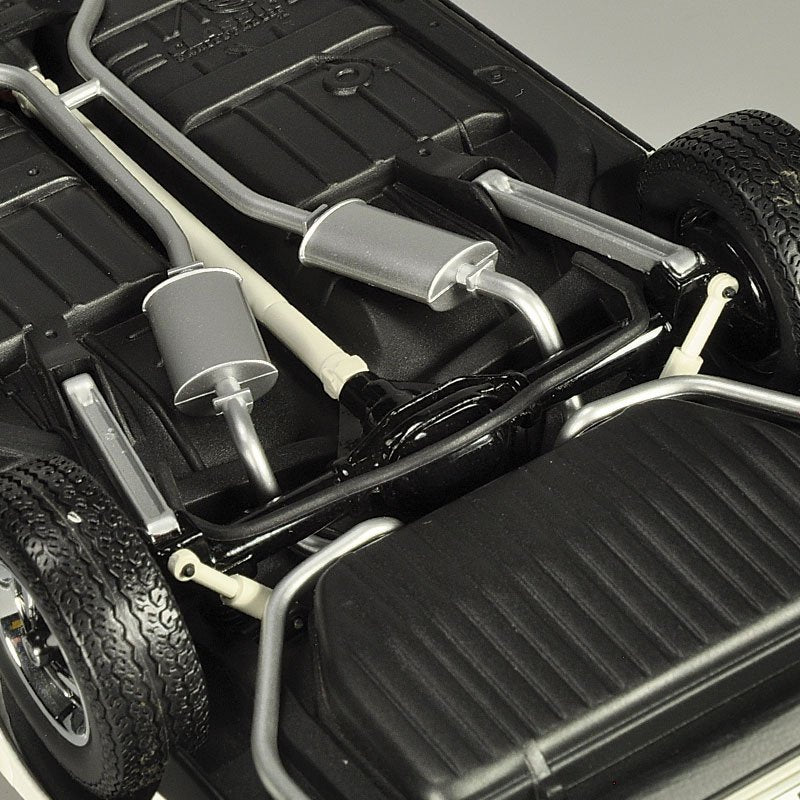 1/18 Holden HX Monaro GTS Sedan Cotillion White (308ci Engine)