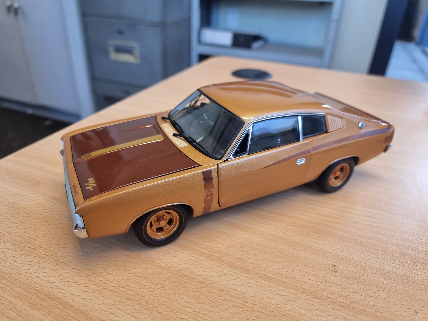 1/18 Valiant E49 50th Anniversary Gold Livery Charger