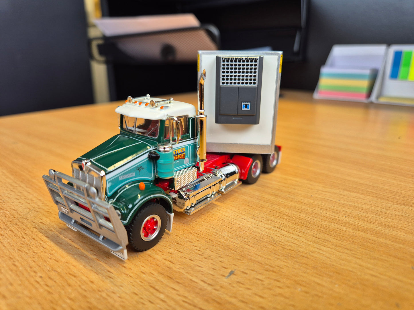 1/64 Eastoe's - prime mover and refrigerated trailer