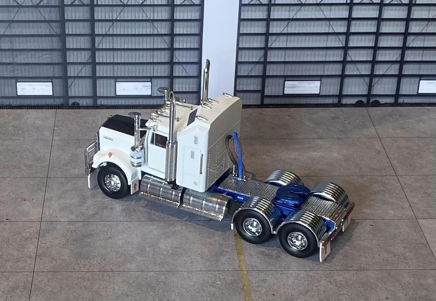1/50 W900 White / Blue