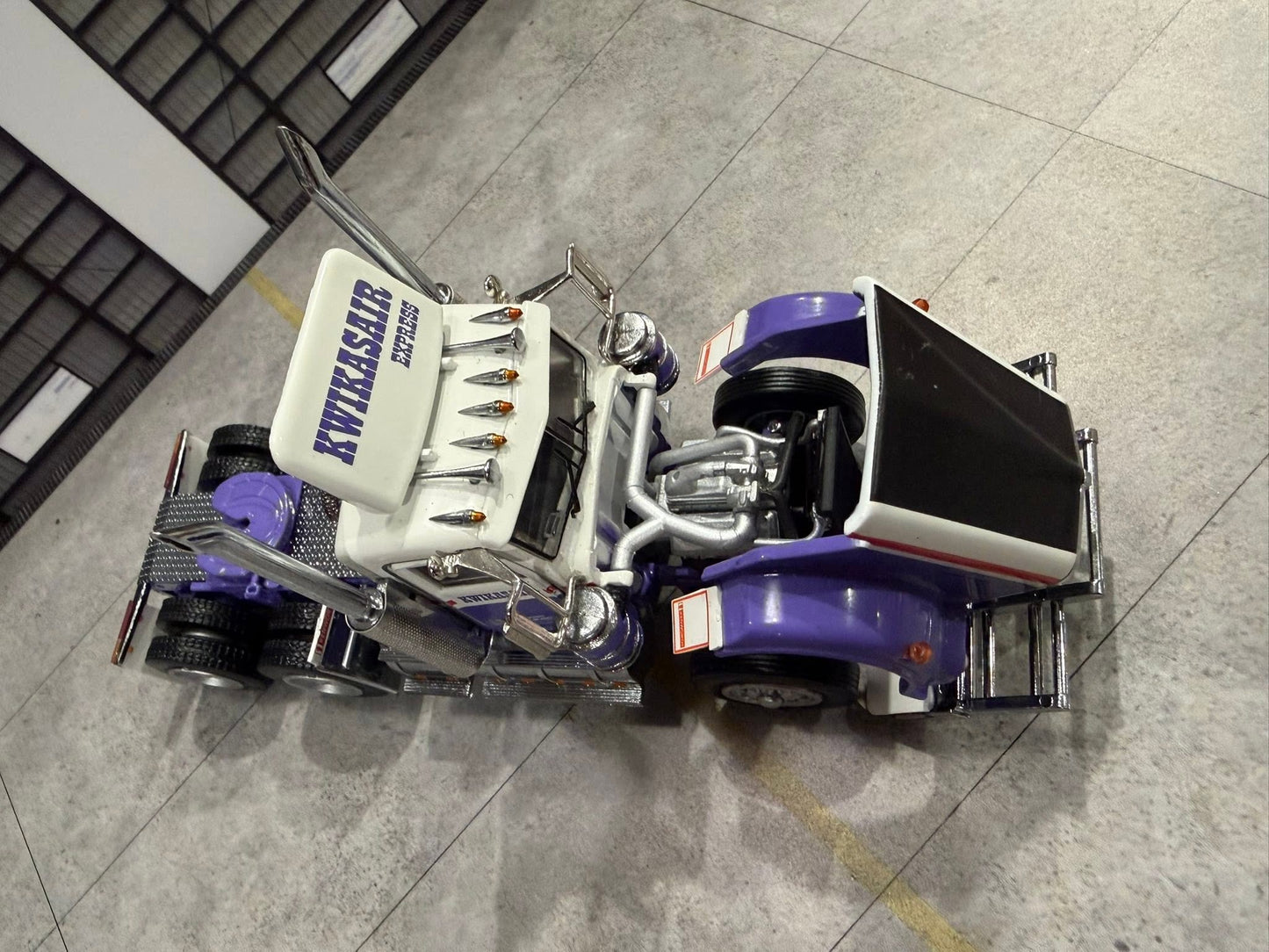 1/50 W900 Day Cab Kwikasair