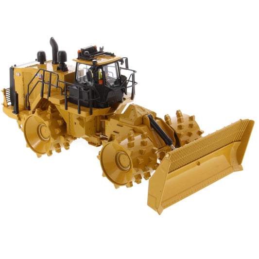 1/50 Cat 863 Landfill Compactor