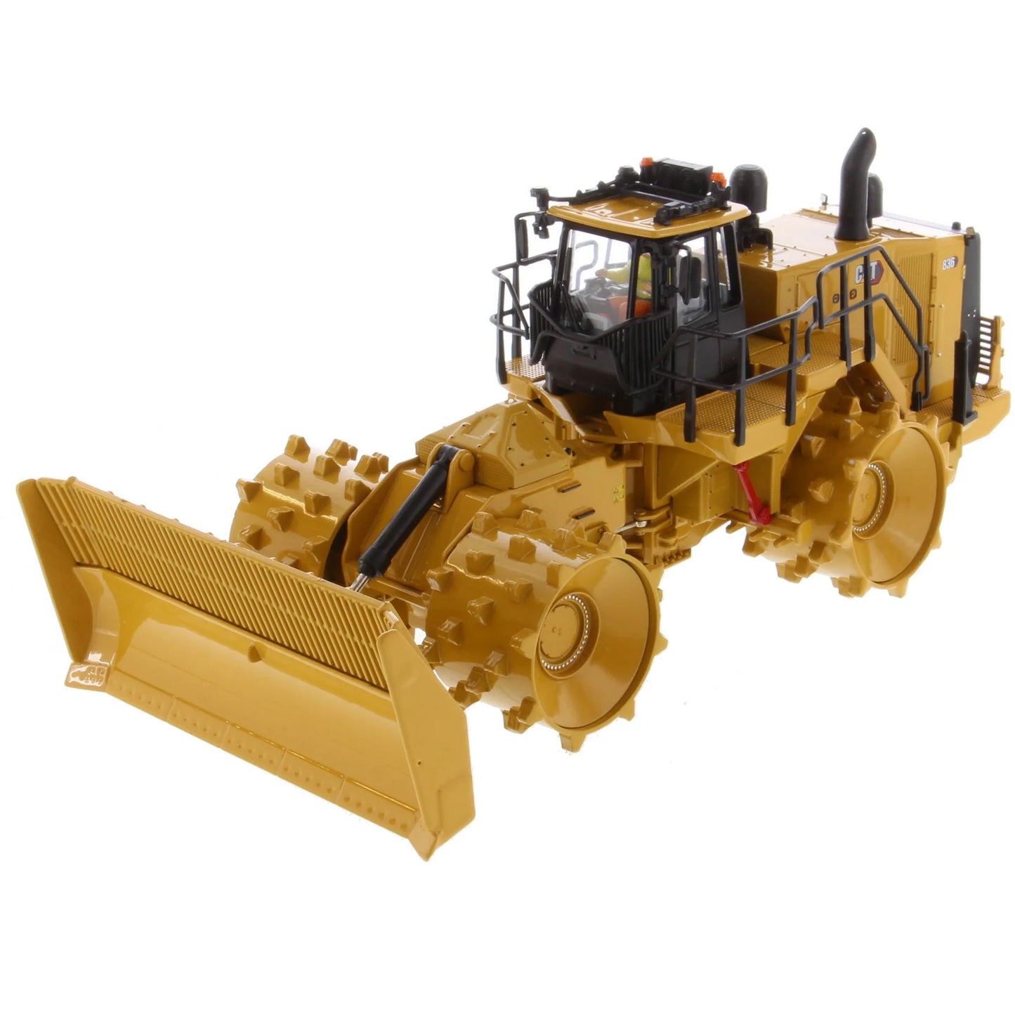 1/50 Cat 863 Landfill Compactor