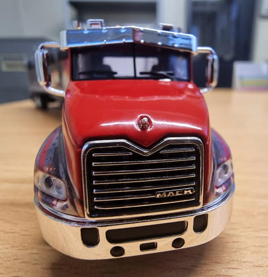 1/64 Mercier Mack pinnacle day cab w/minimizer parts and wilson grain traier