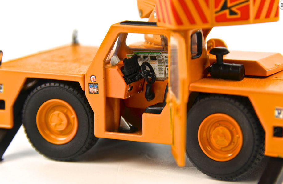 1/50 Shuttlelift 5540F Carrydeck Crane - Great Lakes
