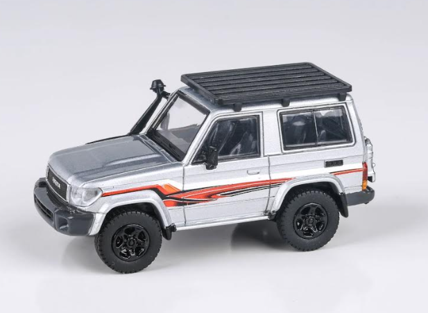 1/64 Toyota Landcruiser 71 SWB Silver