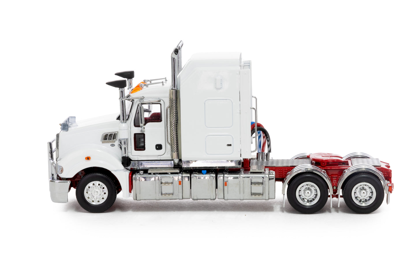 1/50 Mack Super Liner Late Edition White/Red