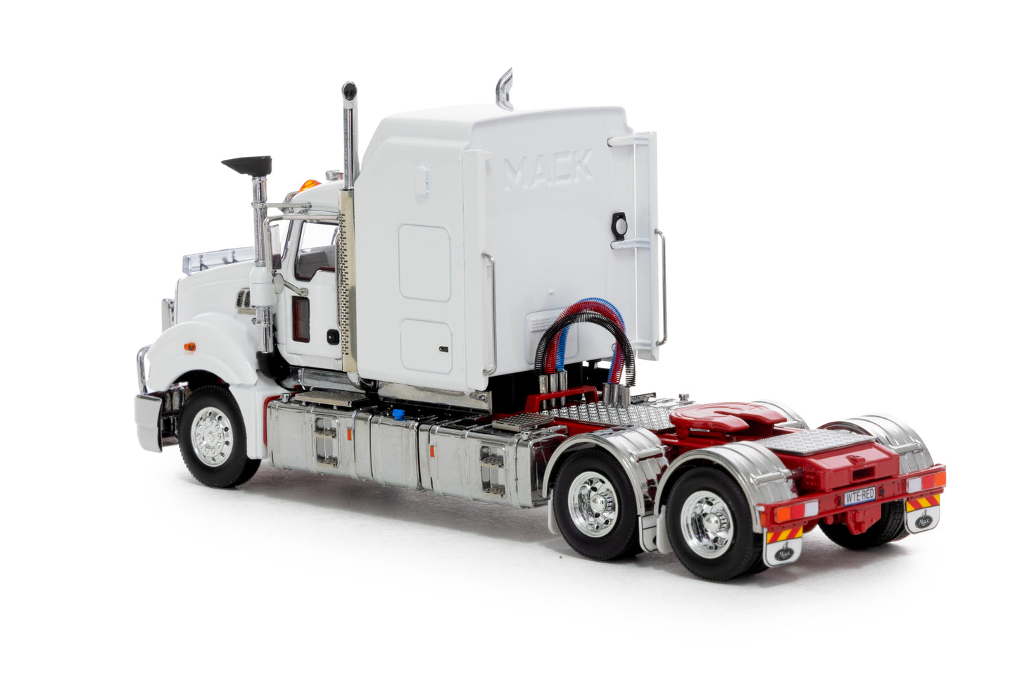 1/50 Mack Super Liner Late Edition White/Red