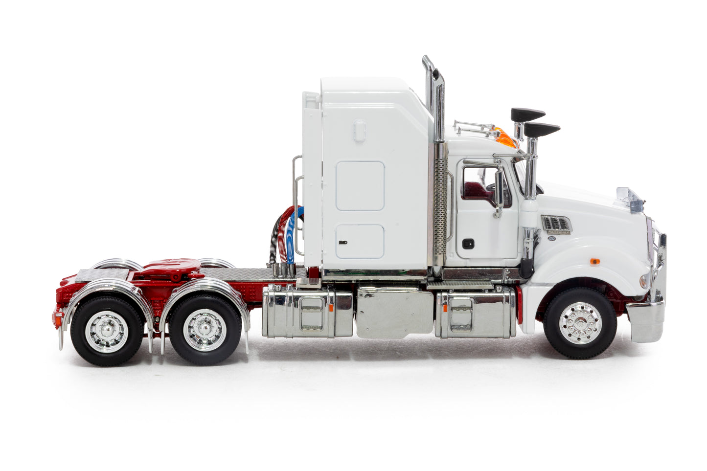 1/50 Mack Super Liner Late Edition White/Red