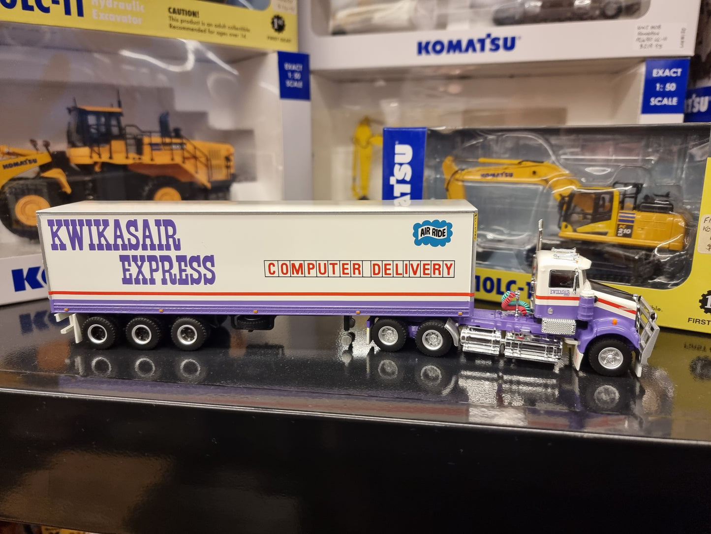 1/64 Kwikasair - prime mover and refrigerated trailer