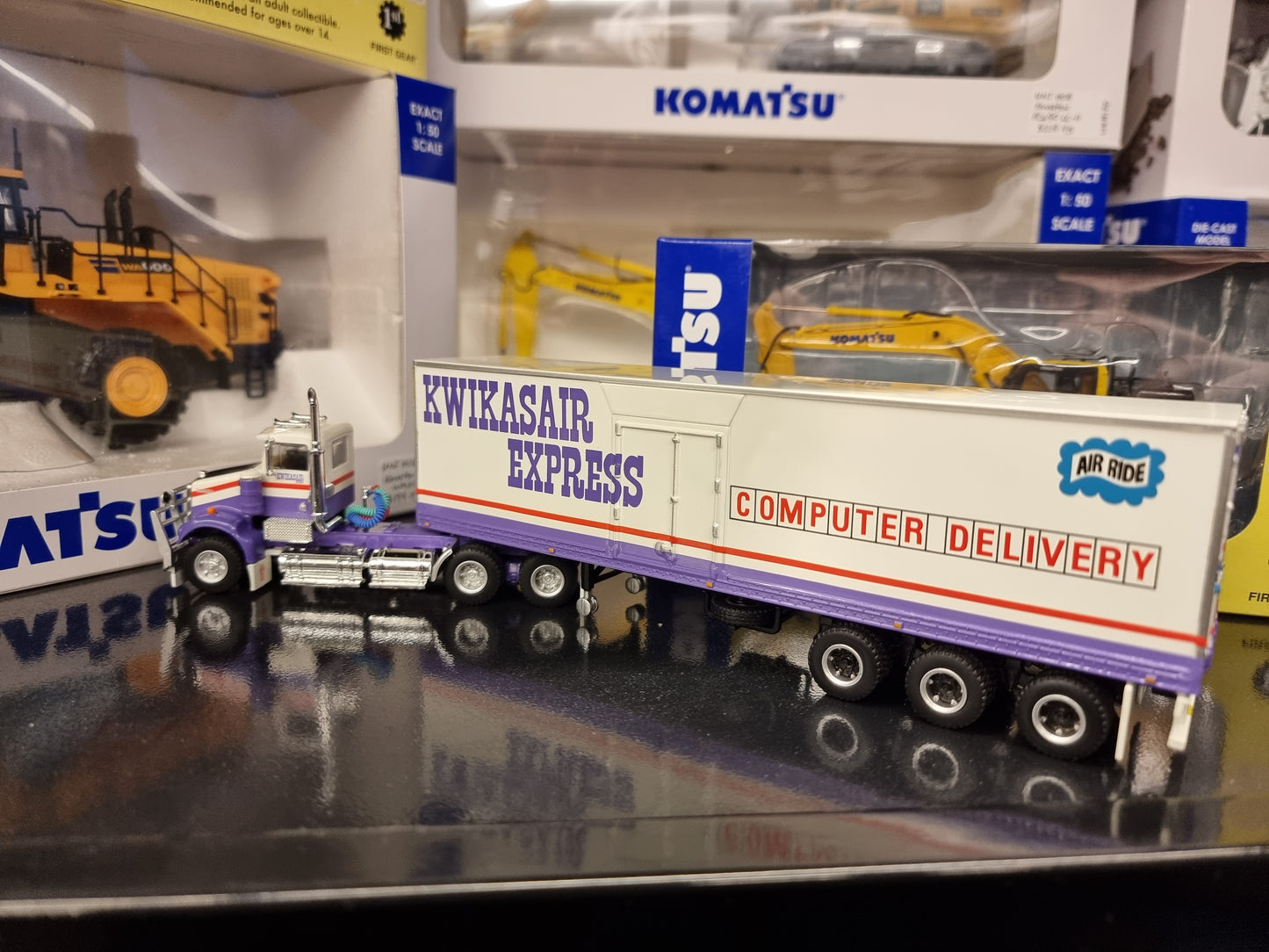 1/64 Kwikasair - prime mover and refrigerated trailer