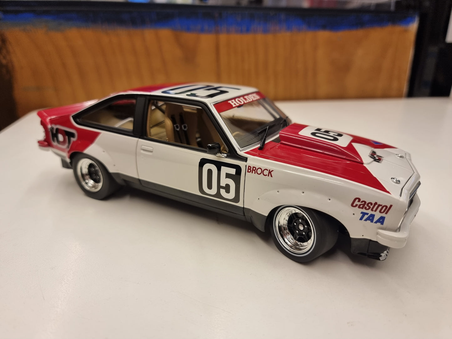 1/18 Holden A9X Torana 1979 Sandow 400 Winner