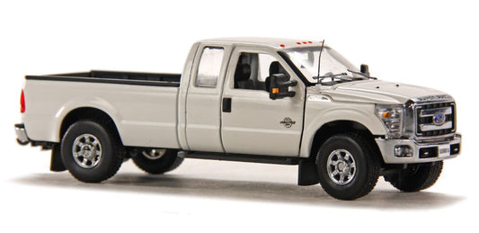 1/50 Ford F250 Pickup truck super cab - White/Chrome