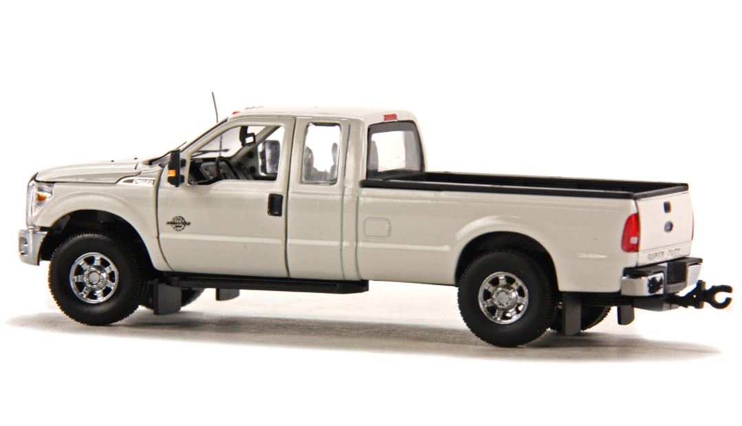 1/50 Ford F250 Pickup truck super cab - White/Chrome