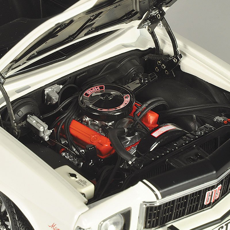 1/18 Holden HX Monaro GTS Sedan Cotillion White (308ci Engine)