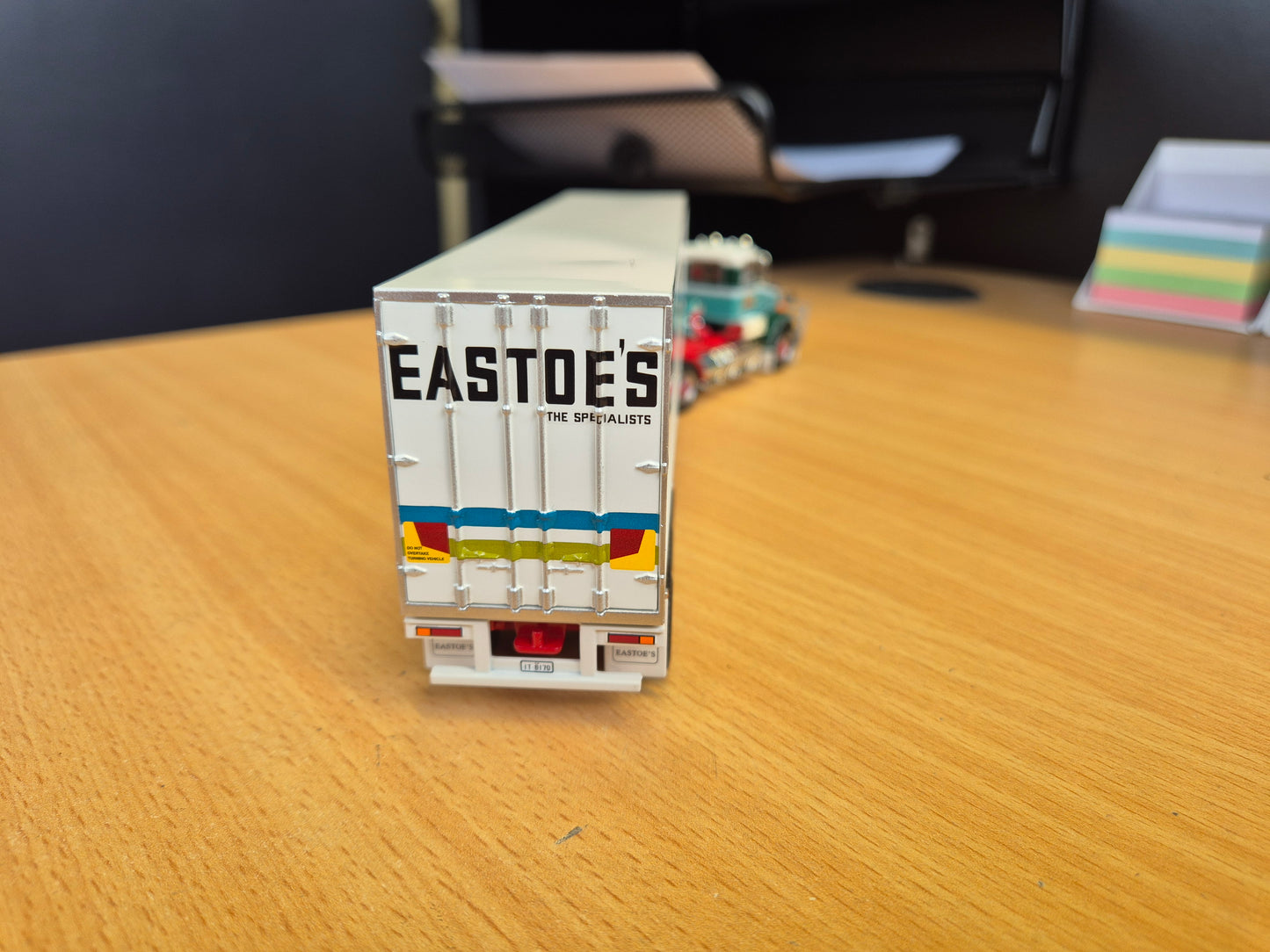 1/64 Eastoe's - prime mover and refrigerated trailer