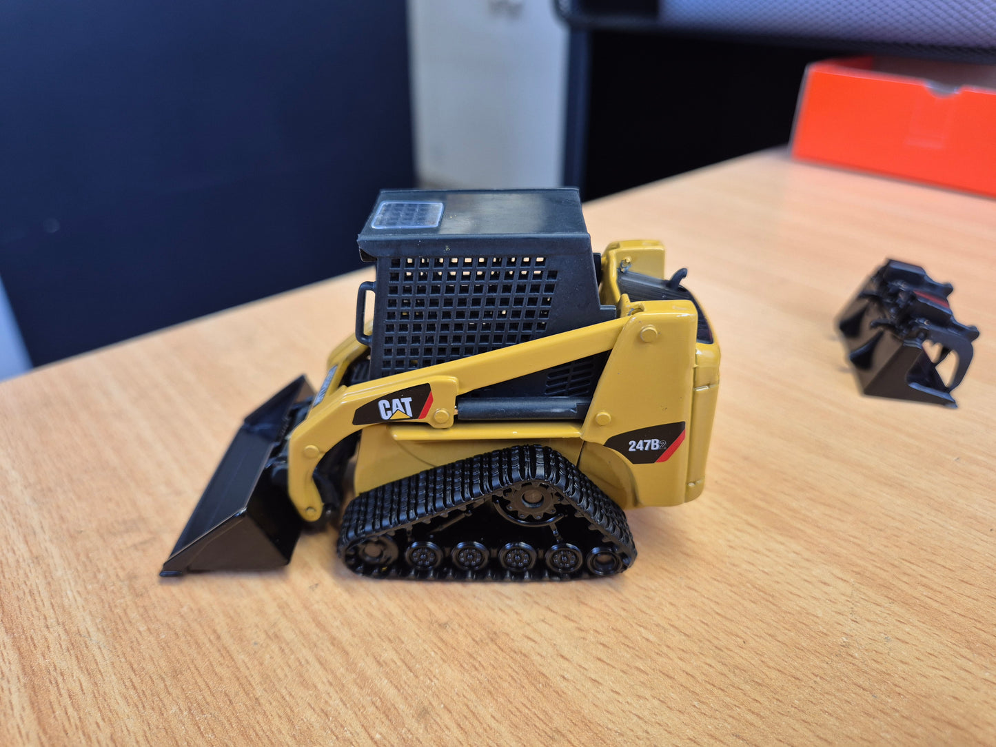 1/32 Cat 247B2 Skid Steer 55102