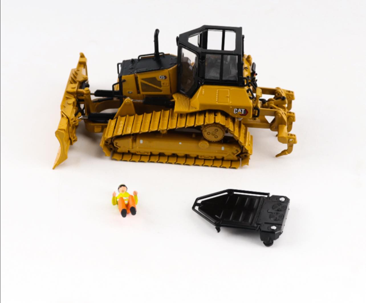 1/50 Cat D5 LGP Dozer with Folding Blade High Line Series