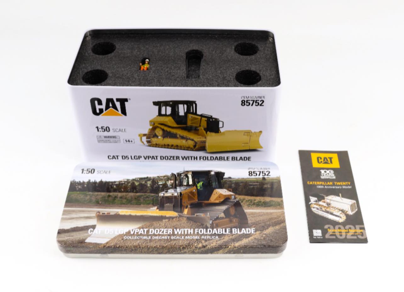 1/50 Cat D5 LGP Dozer with Folding Blade High Line Series