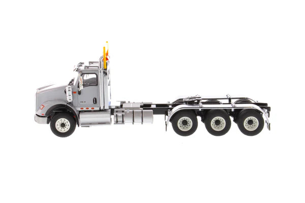 1/50 International HX620 Tridem Grey 71011
