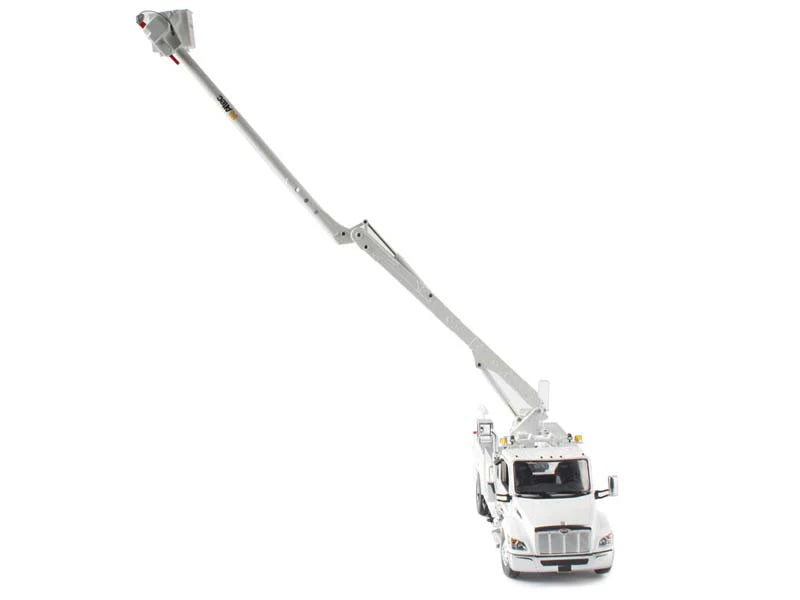 1/32 Peterbilt 536 with Altec AA55 A Crane White  71105