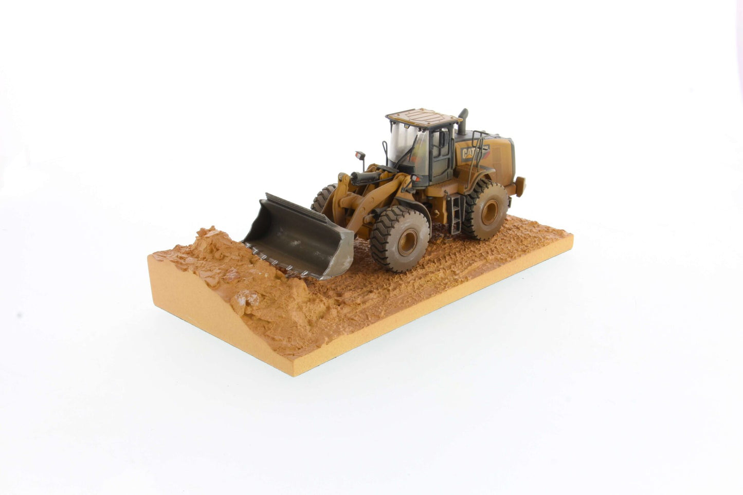 1/50 Cat Weathered 966M Wheel Loader