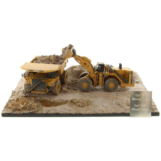 1/125 Cat Weathered 797 + 994K & Diorama