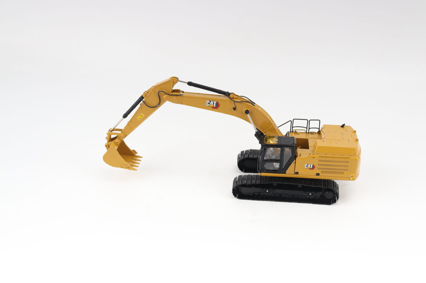 1/50 Cat 352 Next Gen Excavator High Line Series