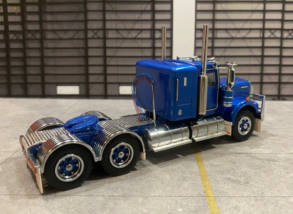 1/50 W900 Lowline Metallic Blue with Spiders