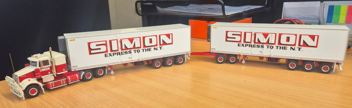 1/64 Simon National Carriers Road Train Set 12037