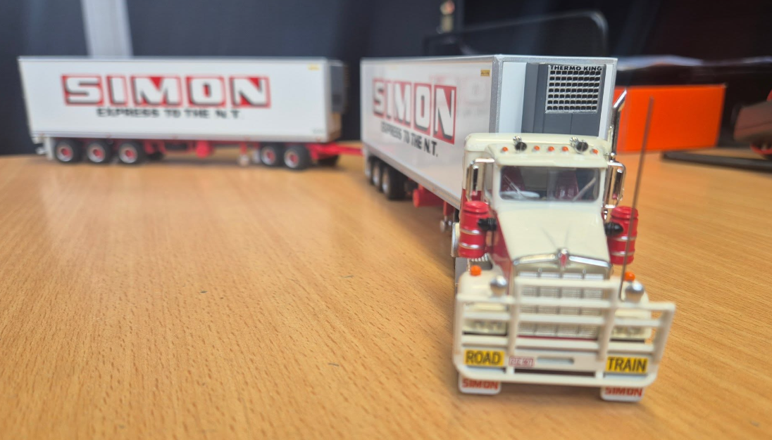 1/64 Simon National Carriers Road Train Set 12037
