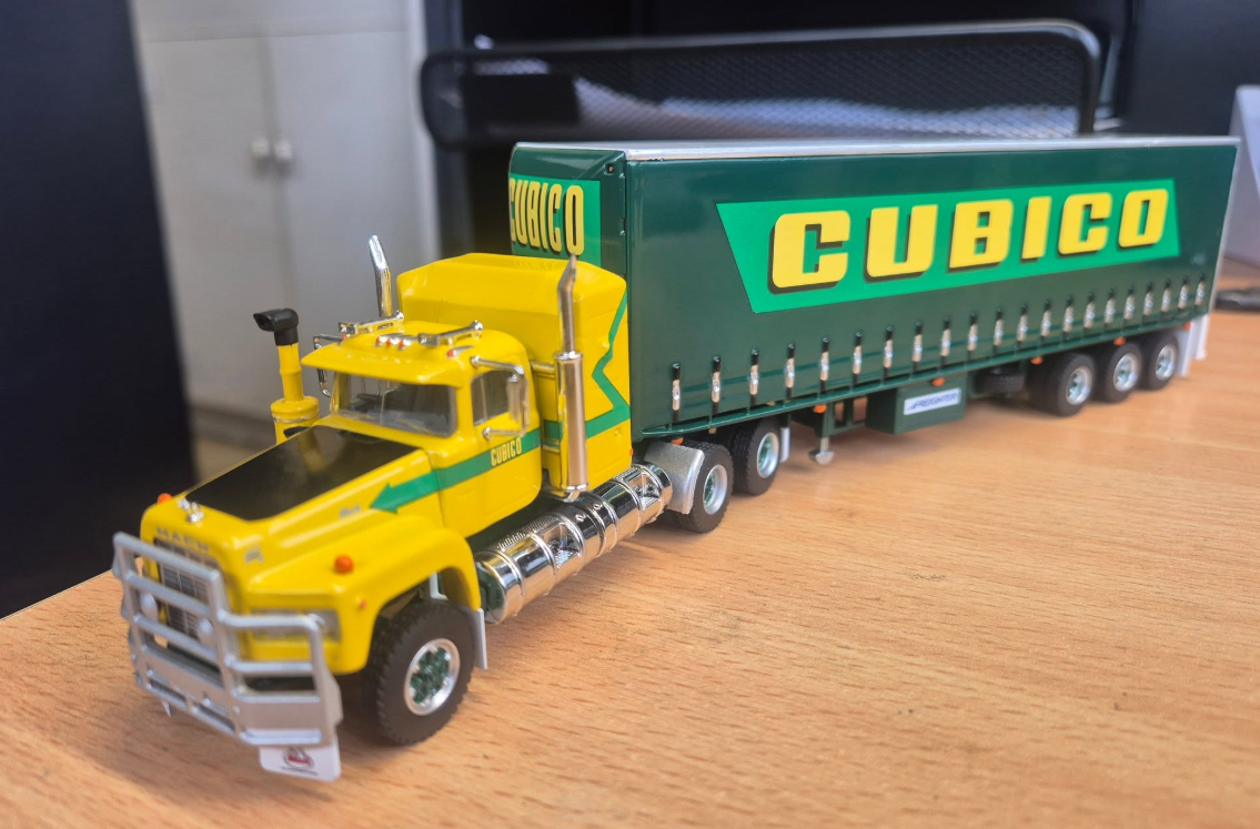1/64 Cubico Semi with Curtain Side Trailer 12038