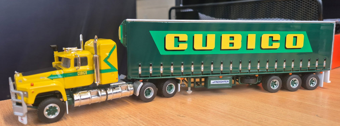 1/64 Cubico Semi with Curtain Side Trailer 12038