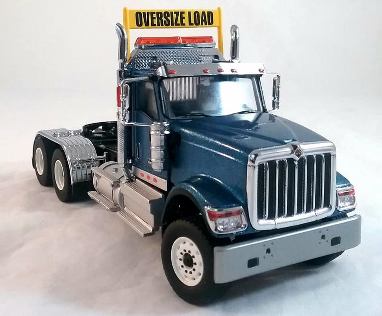 1/50 International HX520 Tandem Tractor Blue 71004
