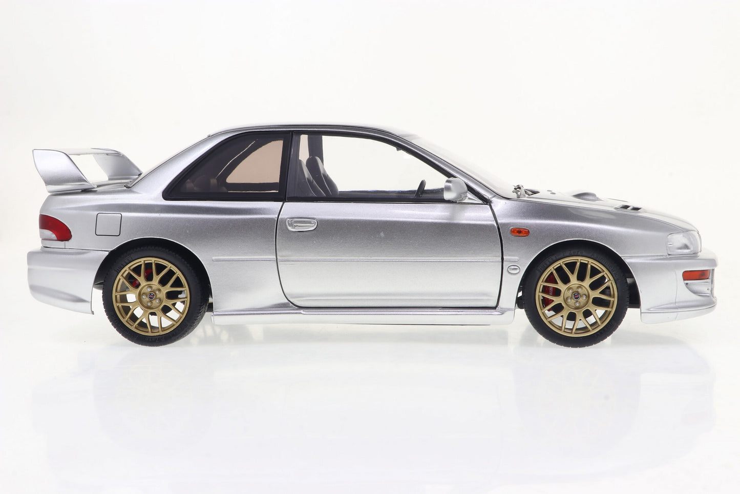 1/18 Subaru Impreza 22b 1998 Silver