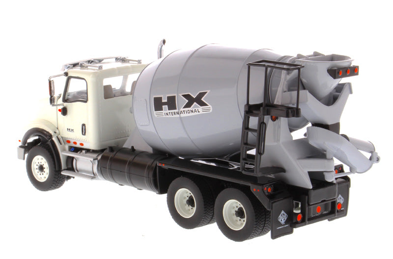 1/50 International HX615 White Concrete Mixer 71014