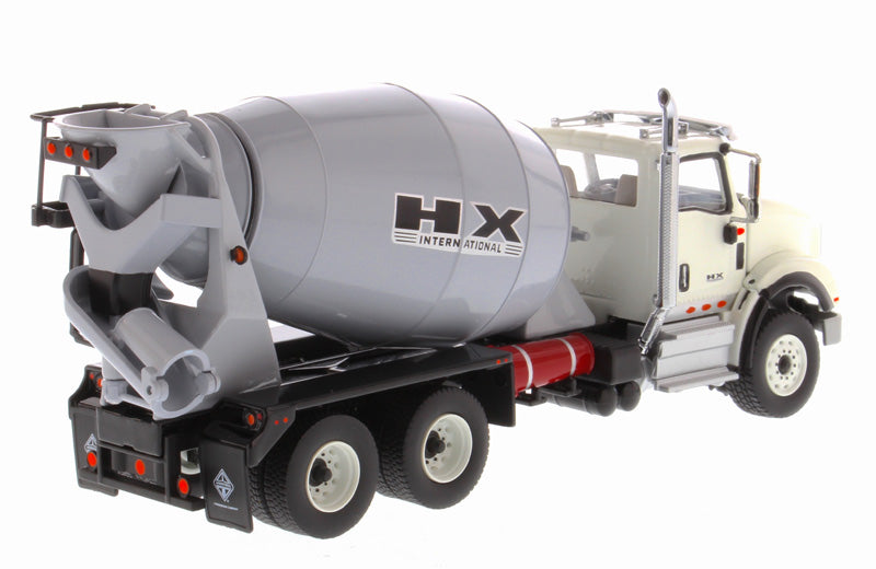 1/50 International HX615 White Concrete Mixer 71014