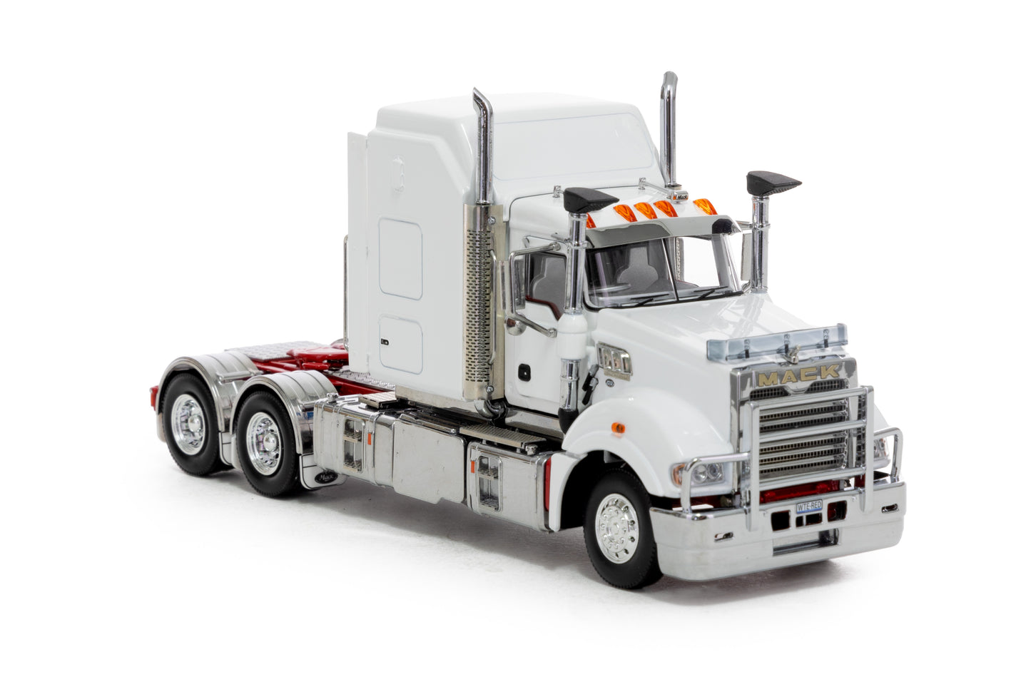 1/50 Mack Super Liner Late Edition White/Red