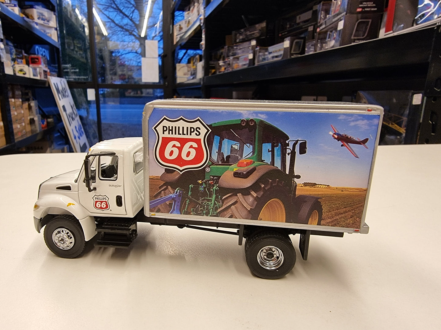 1/50 Phillips 66 International Durastar Delivery Truck