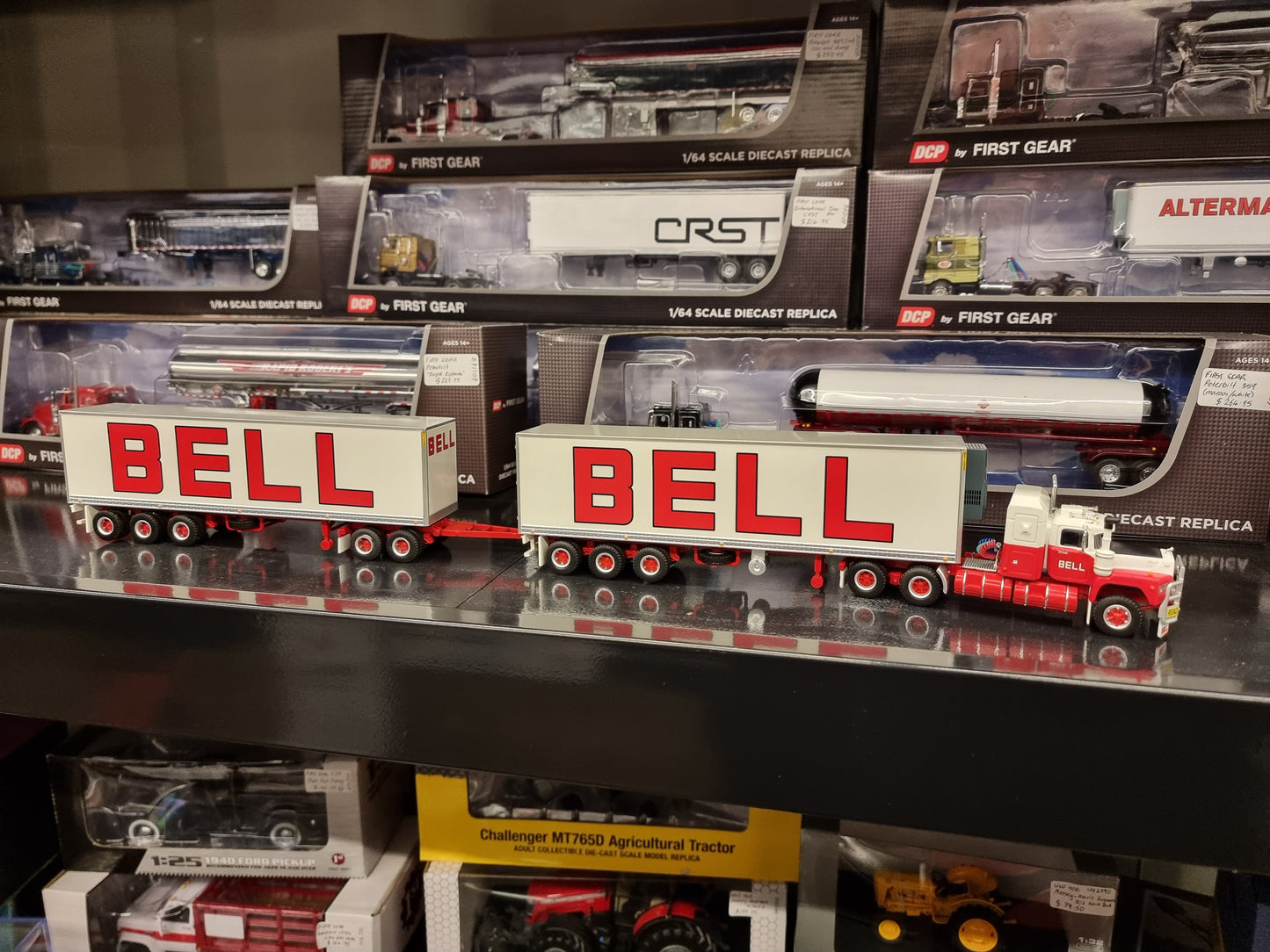 1/64 Bell Road Train Set