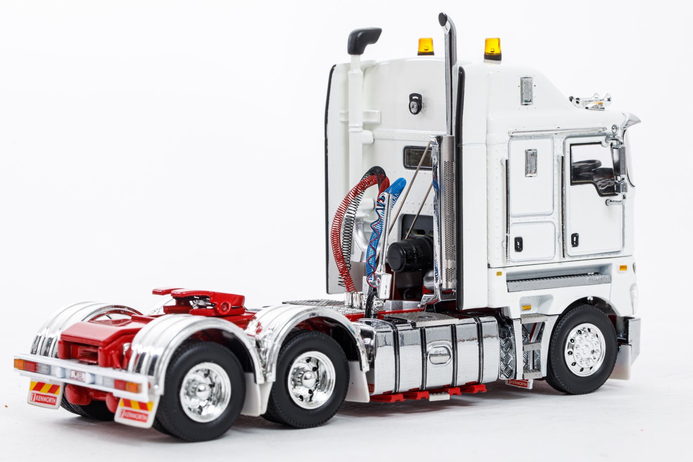 1/50 Kenworth K200 2.3 White Red Z01424