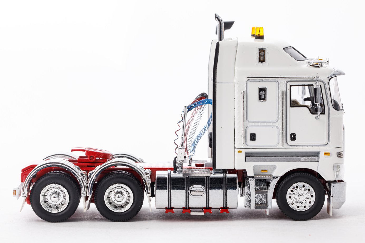 1/50 Kenworth K200 2.3 White Red Z01424