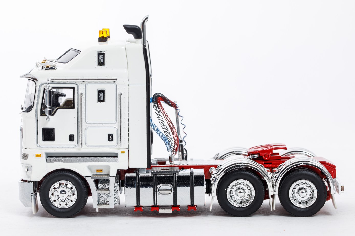 1/50 Kenworth K200 2.3 White Red Z01424