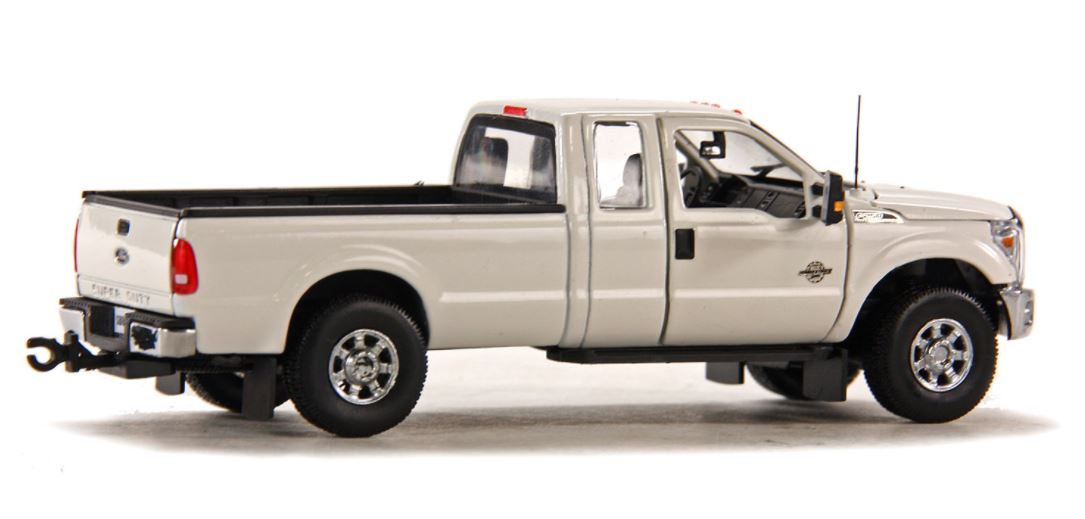 1/50 Ford F250 Pickup truck super cab - White/Chrome