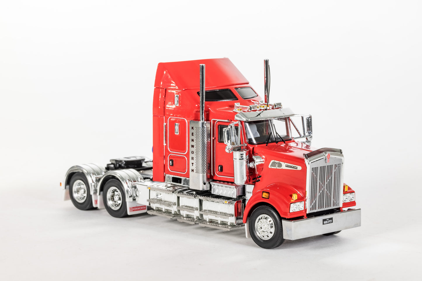 1/50 Kenworth T909 Rosso red with party hat
