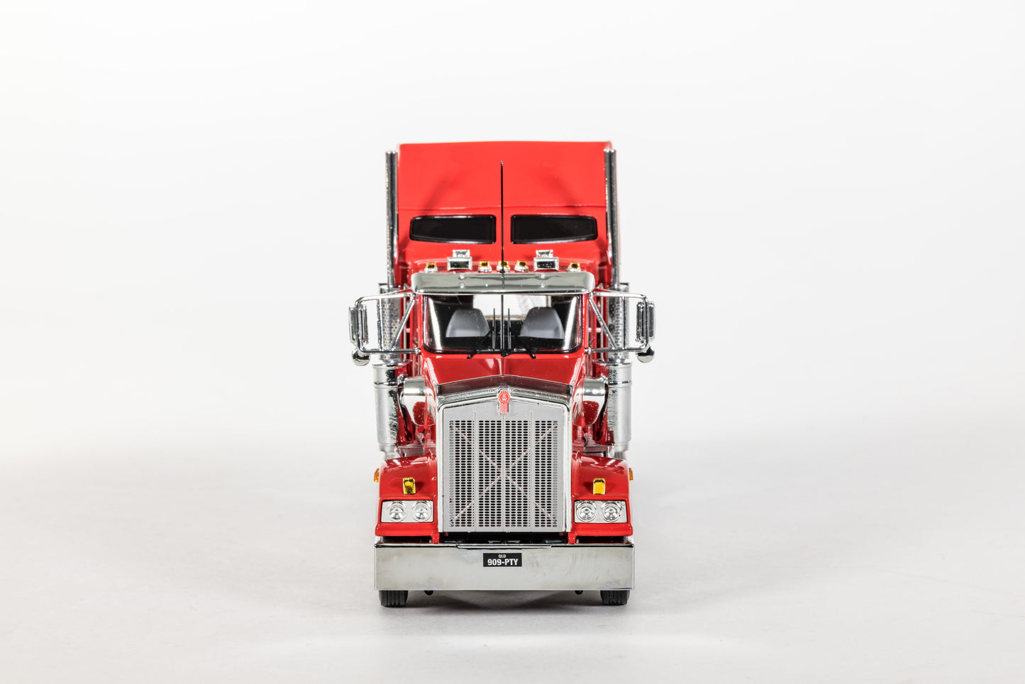 1/50 Kenworth T909 Rosso red with party hat